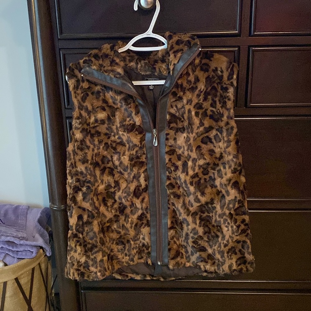 Faux Fur Leopard Print Vest, Size M, Zip Up